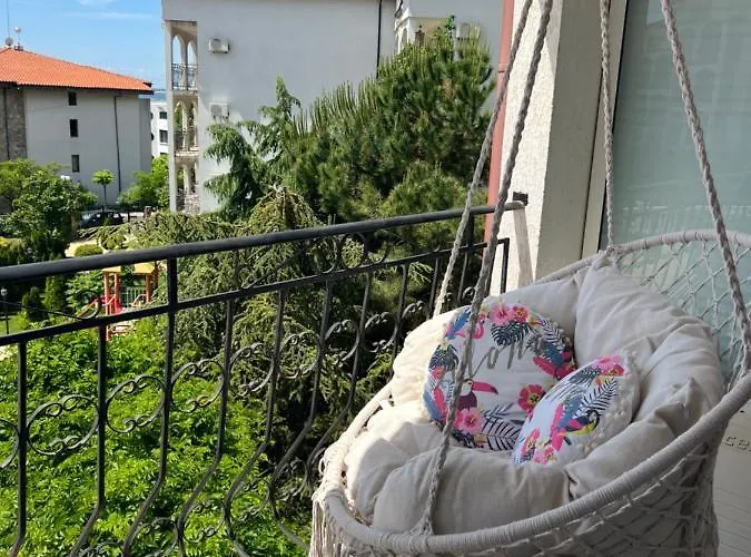 Marina K-s Triumph Apartman Szveti Vlasz