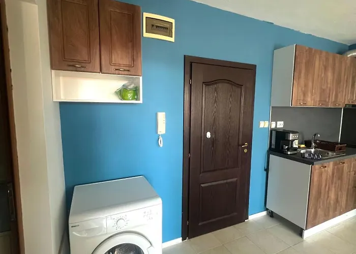 Marina K-s Triumph Apartman Szveti Vlasz