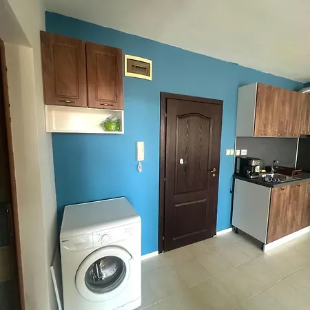 Marina K-s Triumph Apartman Szveti Vlasz