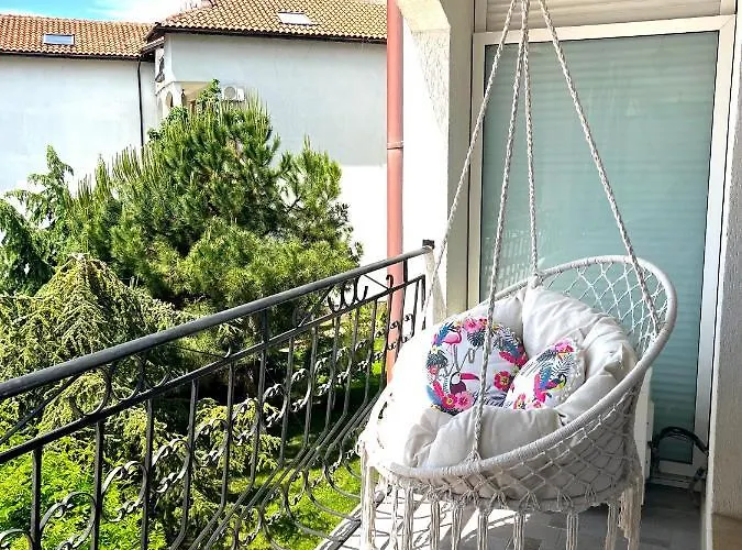 Marina K-s Triumph Apartman Szveti Vlasz